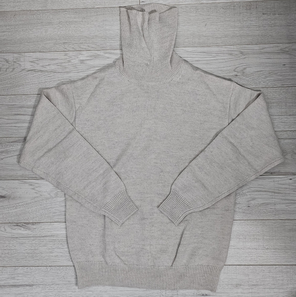 Aritzia Wilfred Free Treasures Turtleneck - Picture 2 of 10